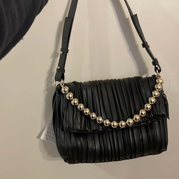 TOPSHOP ELEGANT VEGAN HANDBAG WITH BOLD GOLD DETAIL THAT SWINGS ACROSS B… - Picture 2 of 10
